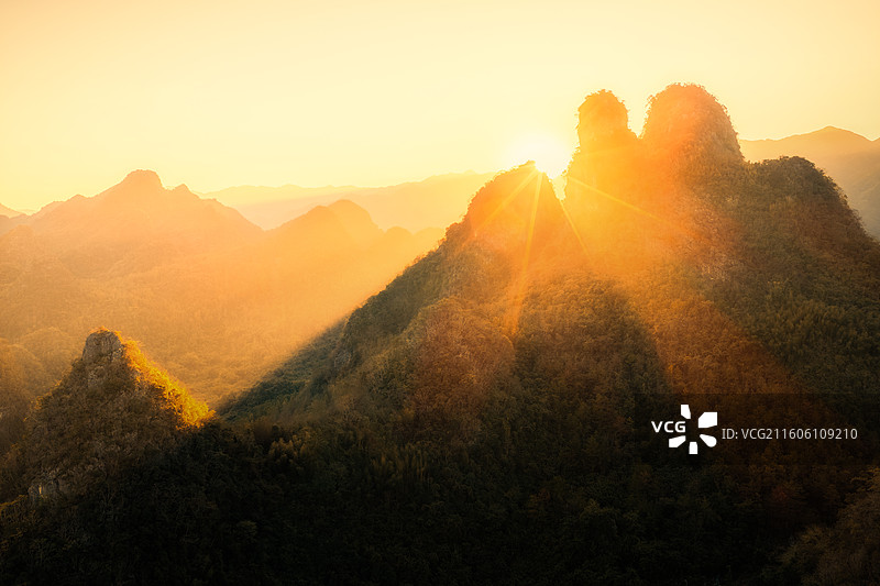 广东省清远市连南瑶族自治县广东连南万山朝王国家石漠公园图片素材