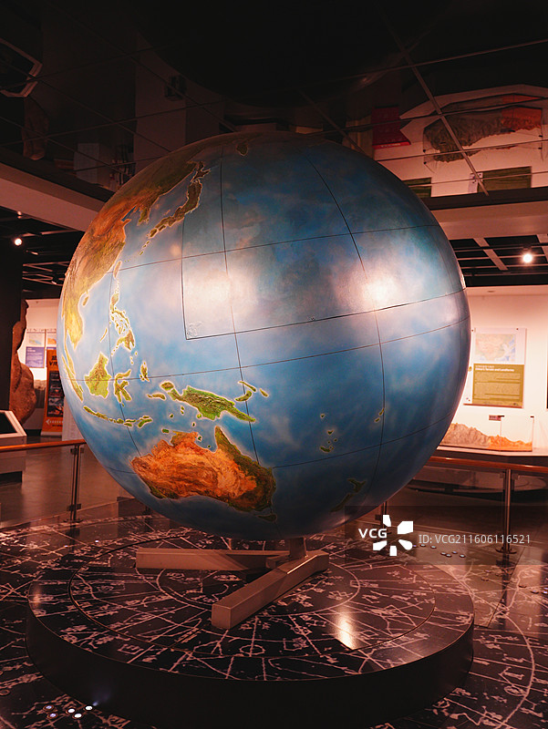 北京中国地质博物馆巨大的地球模型图片素材