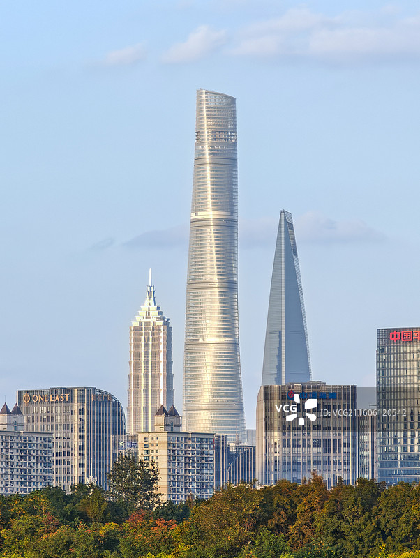 远眺上海陆家嘴三件套图片素材