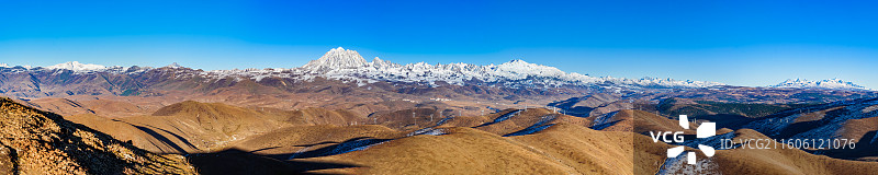 四川甘孜州雅拉雪山自然风光航拍全景图片素材