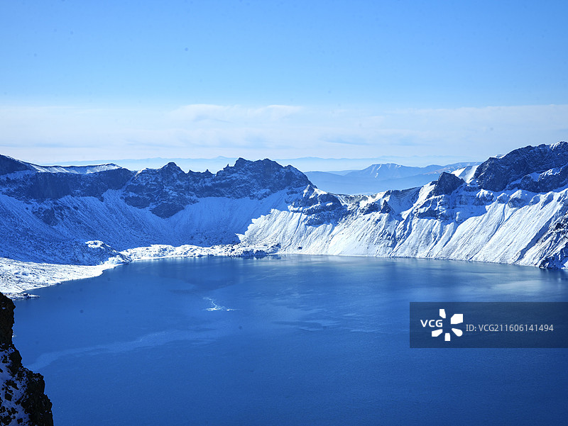冬季白雪皑皑的吉林长白山天池北坡景色图片素材