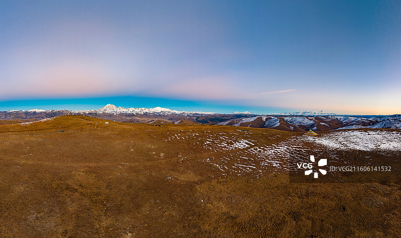 四川甘孜州雅拉雪山自然风光航拍全景图片素材