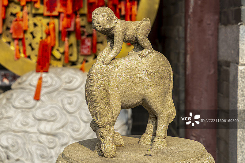 天津市古文化街天后宫：关帝庙前的马上封侯石雕图片素材