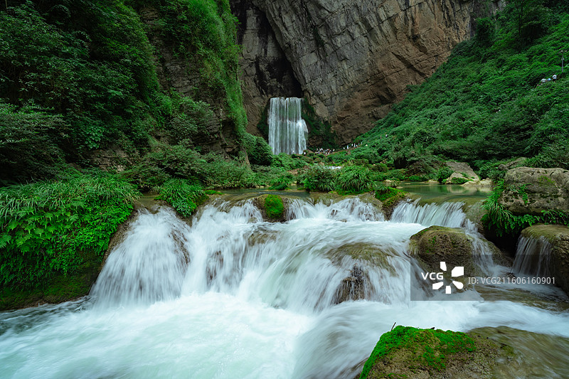 航拍贵州羊皮洞瀑布图片素材