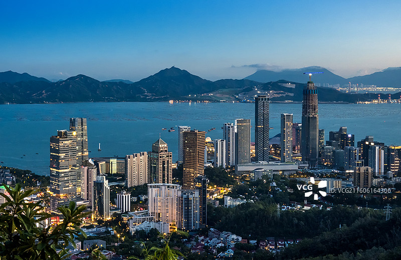 深圳南山区蛇口太子湾邮轮母港商务区滨海城市夜景图片素材