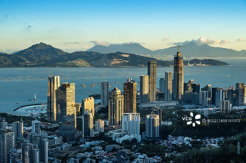 深圳南山区蛇口太子湾邮轮母港商务区滨海建筑城市风光及海对面香港机场山脉图片素材
