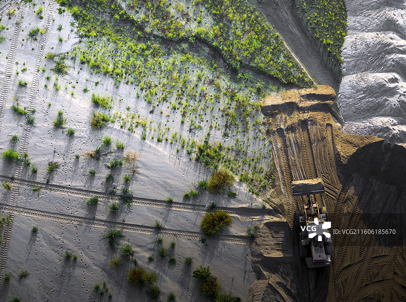 铁臂破荒图片素材