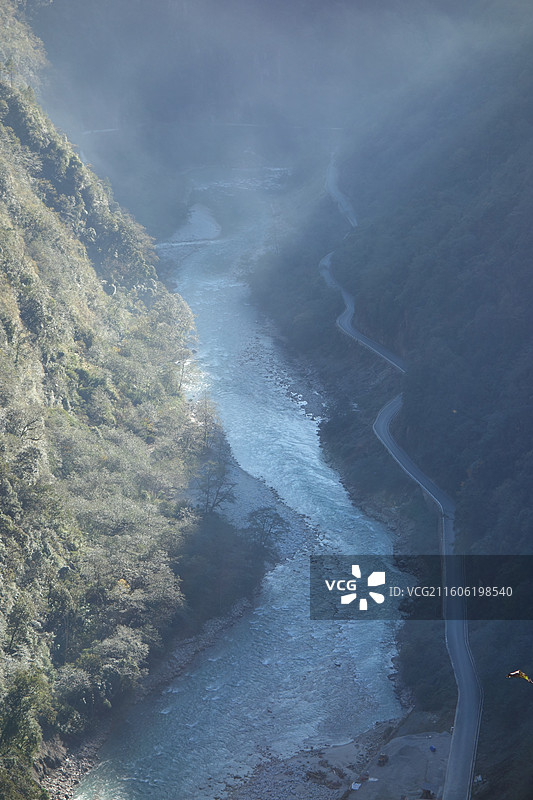云南省怒江州贡山县独龙江国家公园：绣切观景台拍独龙江峡谷图片素材