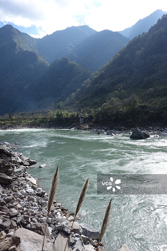 云南省怒江州贡山县G219国道怒江第一啸图片素材