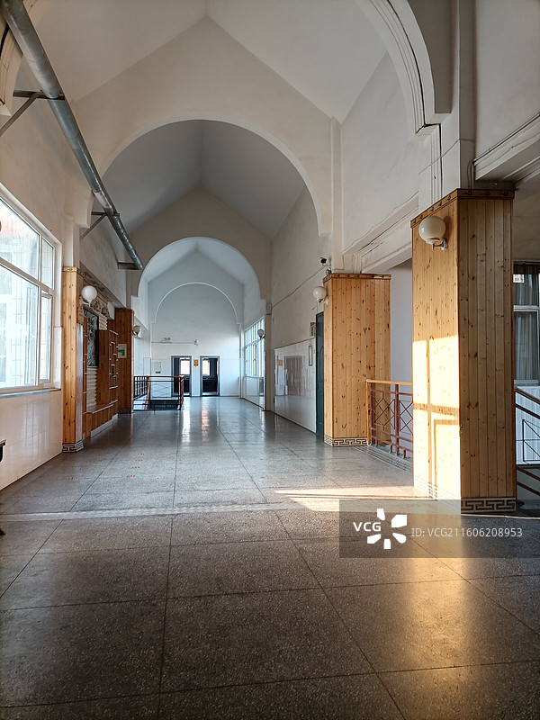 校园风光。教室课堂学习学校黑板课桌教育中考高考内卷压力图片素材