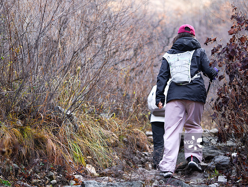 户外登山的驴友图片素材