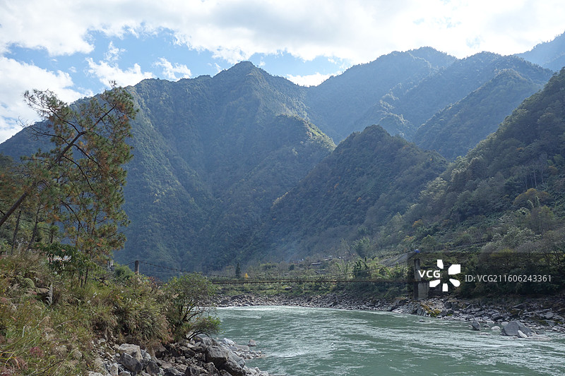 云南省怒江州贡山县G219国道怒江第一啸图片素材