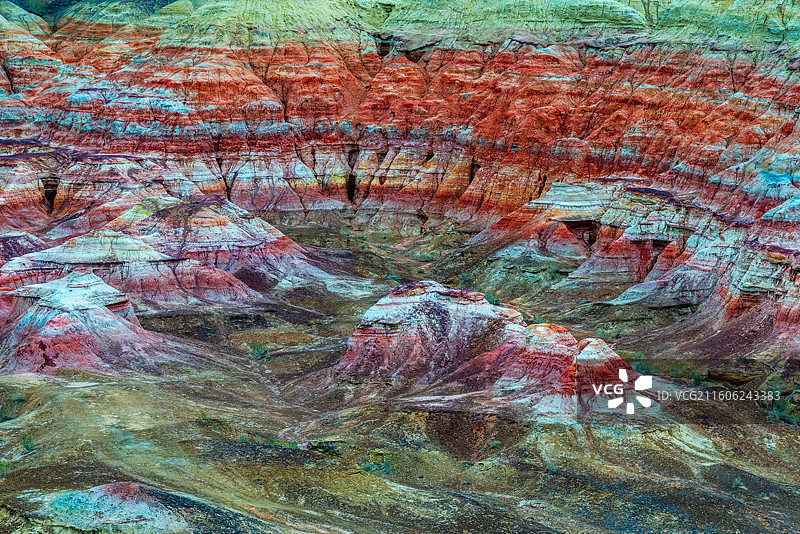 中国新疆昌吉回族自治州吉木萨尔县五彩湾火烧山风光图片素材