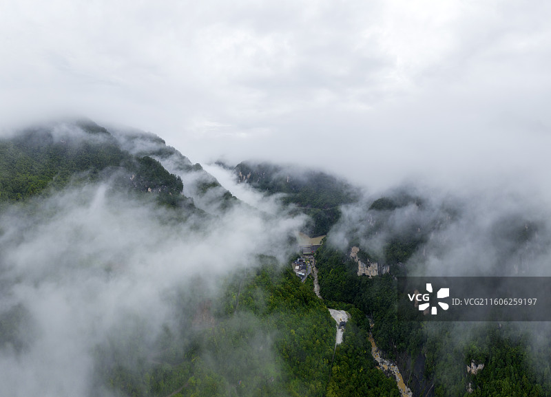 湖北神农架林区云雾山峦绿色自然风光图片素材