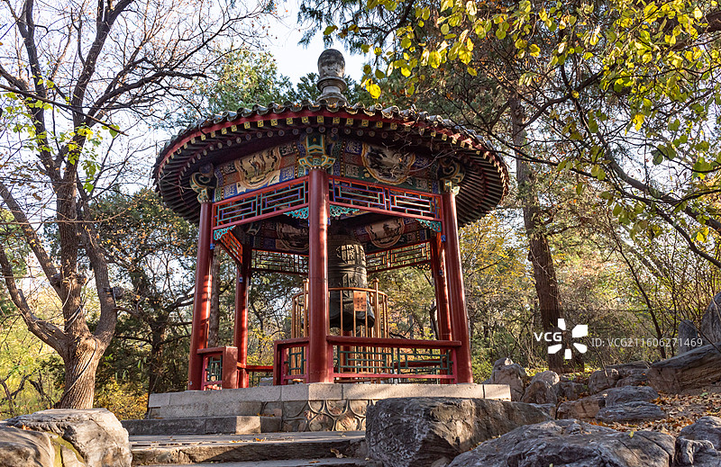 北京大学未名湖钟亭图片素材