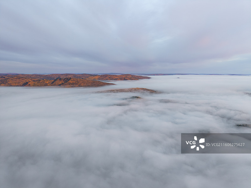 航拍白鹿岛日出云海，莫尔道嘎，内蒙古呼伦贝尔市莫尔道嘎国家森林公园图片素材