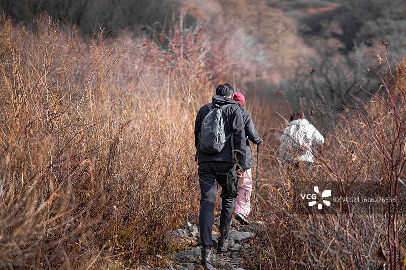 户外登山的驴友图片素材