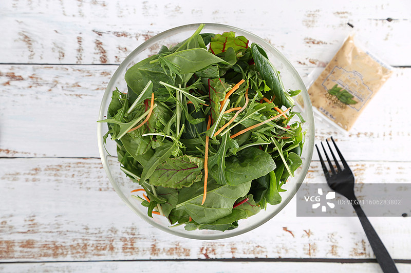 新鲜绿叶蔬菜沙拉图片素材