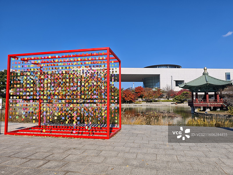 韩国首尔-韩国国立中央博物馆秋景图片素材