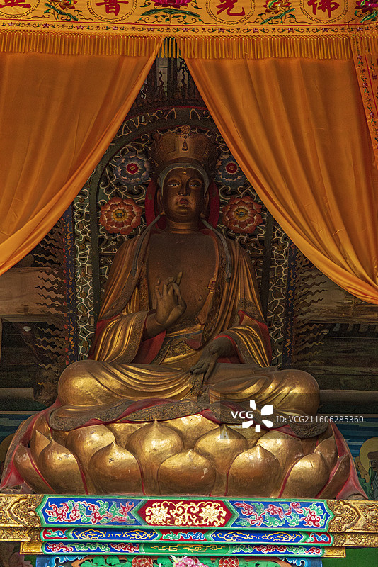 交城卦山天宁寺大雄宝殿内部景象图片素材