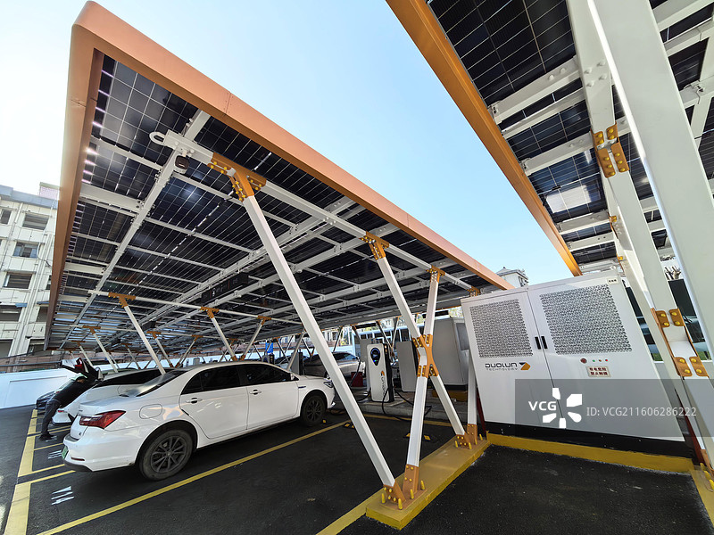 “智慧充电+停车”场站投入运营图片素材