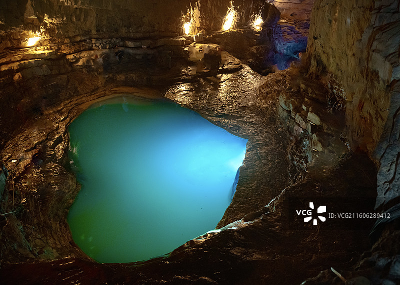 贵州遵义十二背后双河洞地下河谷翡翠之心 心形湖图片素材
