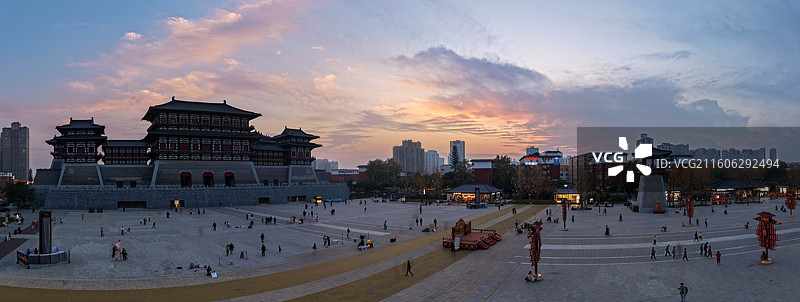 航拍河南省洛阳市老城区应天门广场夜景图片素材