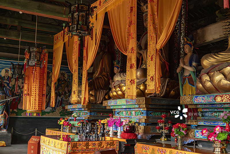 交城卦山天宁寺大雄宝殿内部景象图片素材