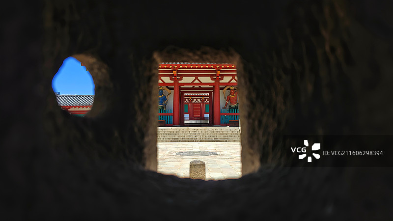 日本大阪四天王寺由圣德太子建于 593 年，是最古老的官家寺院之一，建筑呈南北朝特色，有 “四天王寺图片素材