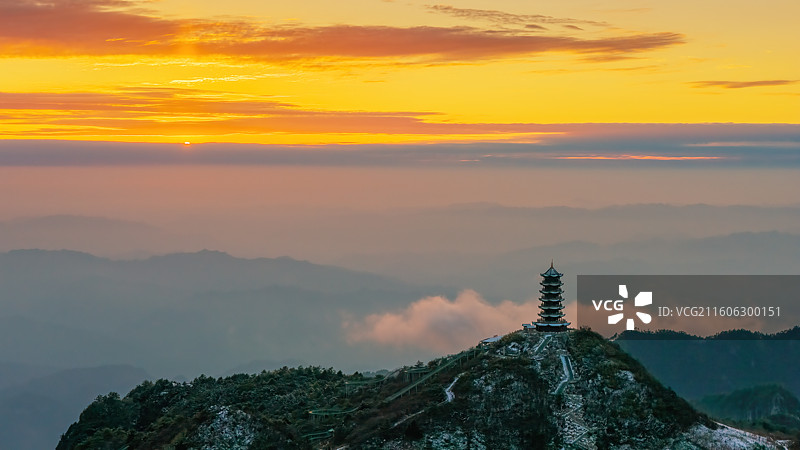 四川达州宣汉县4A级景区巴山大峡谷罗盘顶状元楼日落景色图片素材