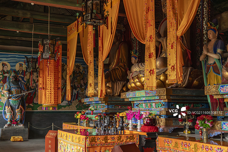 交城卦山天宁寺大雄宝殿内部景象图片素材