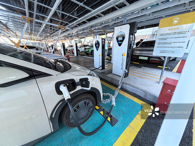 “智慧充电+停车”场站投入运营图片素材