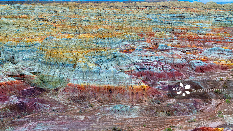中国新疆昌吉回族自治州吉木萨尔县五彩湾火烧山风光图片素材