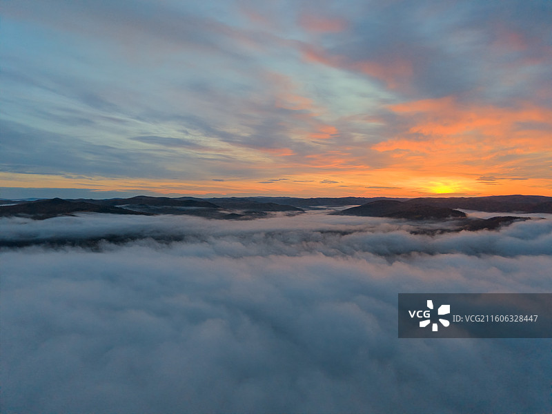 航拍白鹿岛日出云海，莫尔道嘎，内蒙古呼伦贝尔市莫尔道嘎国家森林公园图片素材