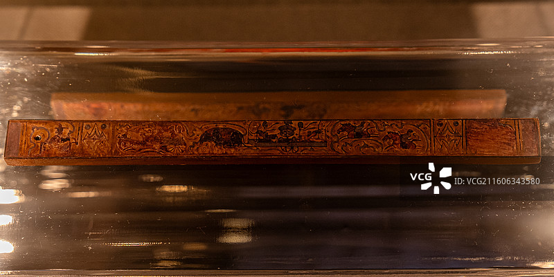 汉代 彩绘漆木尺 连云港市博物馆图片素材