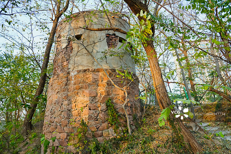山东省青岛市团岛山公园 台西镇炮台旧址  清军驻青岛总兵章高元建造图片素材