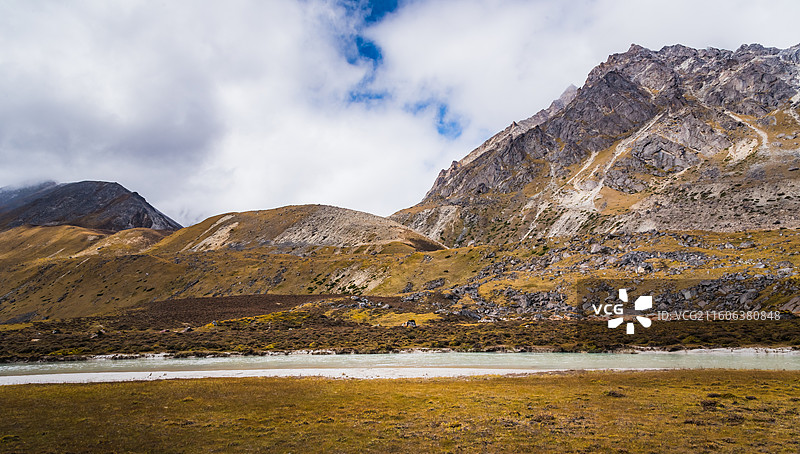 西藏卡达沟雪山峡谷山水河流自然风光图片素材