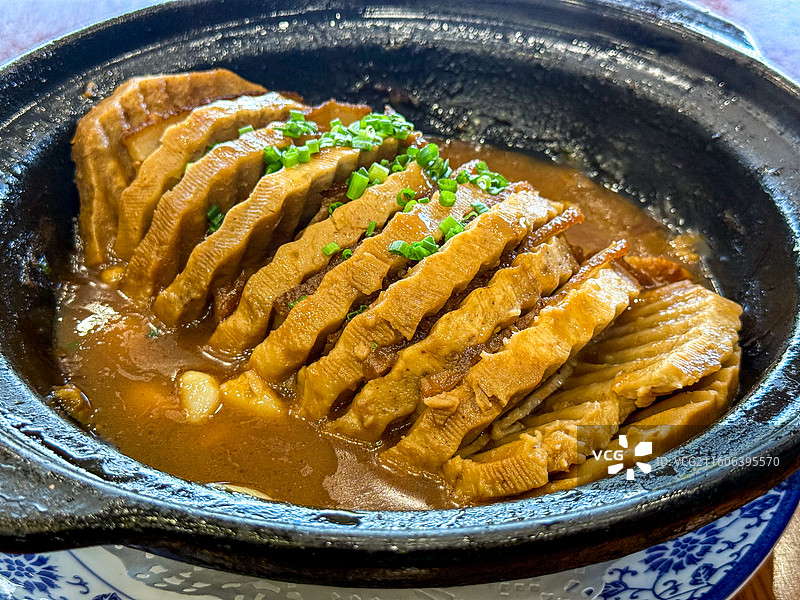 家常美食，砂锅荔浦芋头烧肉图片素材