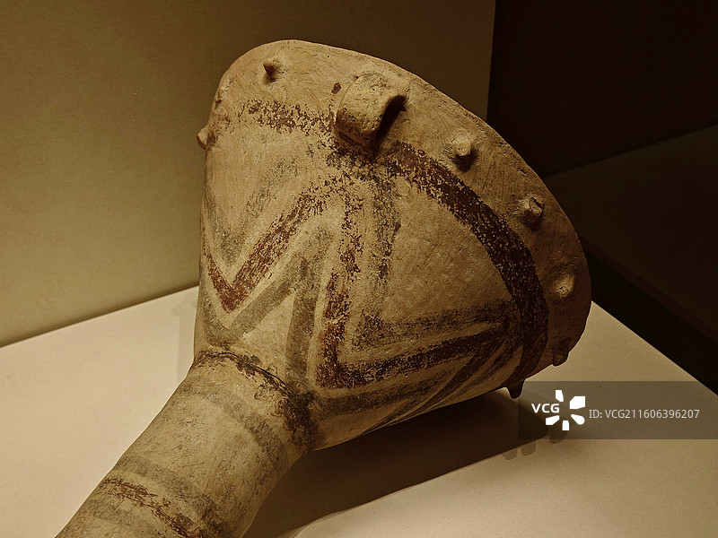 彩陶鼓 马家窑文化（约公元前3200年一前2000年）1986年甘肃永登乐山坪出土 中国国家博物馆藏图片素材