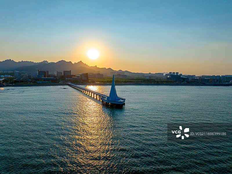 山东省青岛市黄岛区深蓝栈桥海军公园古镇口大学城中国海洋大学图片素材
