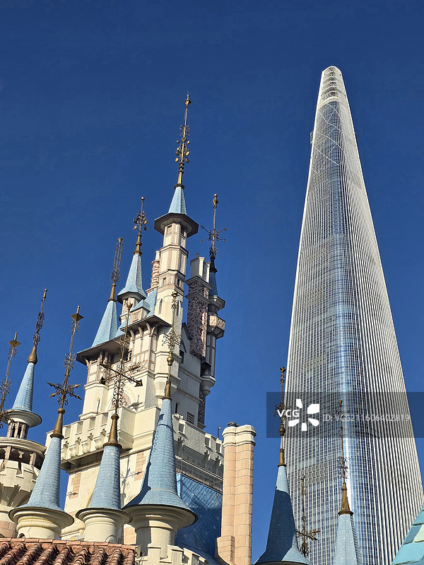 首尔乐天世界和乐天塔同框图片素材