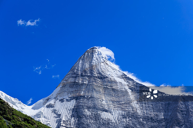 四川川西甘孜州稻城亚丁雪山美景图片素材