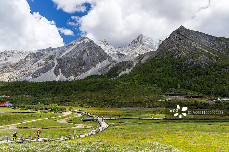 四川川西甘孜州稻城亚丁雪山美景图片素材