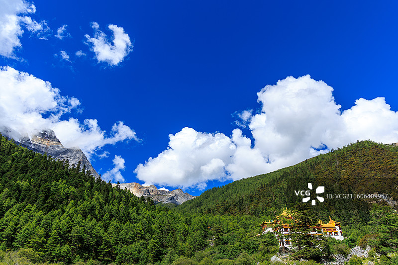 四川川西甘孜州稻城亚丁雪山美景图片素材