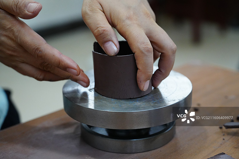 紫砂 陶艺 制作 纯手工 非遗 手工艺 手 特写 镜头图片素材