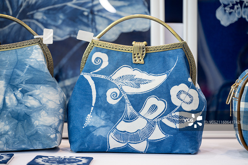 贵州蜡染时尚手提袋，时尚包包图片素材