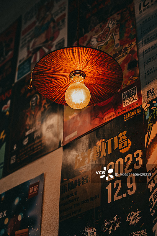 光影下的收音机图片素材