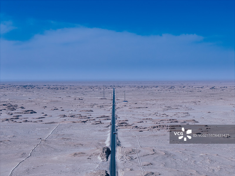 大漠公路风景航拍图片素材