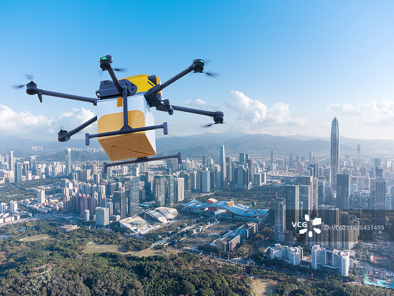 深圳湾区CBD城市建筑和无人机送货，无人机送餐，低空经济和新质生产力概念图片素材