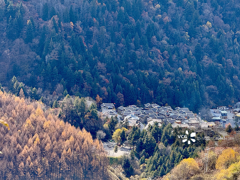 最美藏寨羊绒哈德图片素材